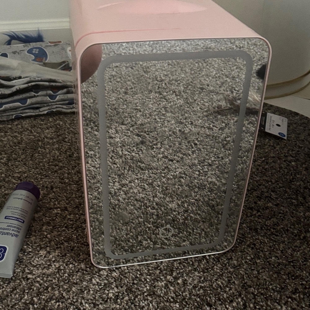 Compact Pink Mini Fridge - Picture 3 of 4